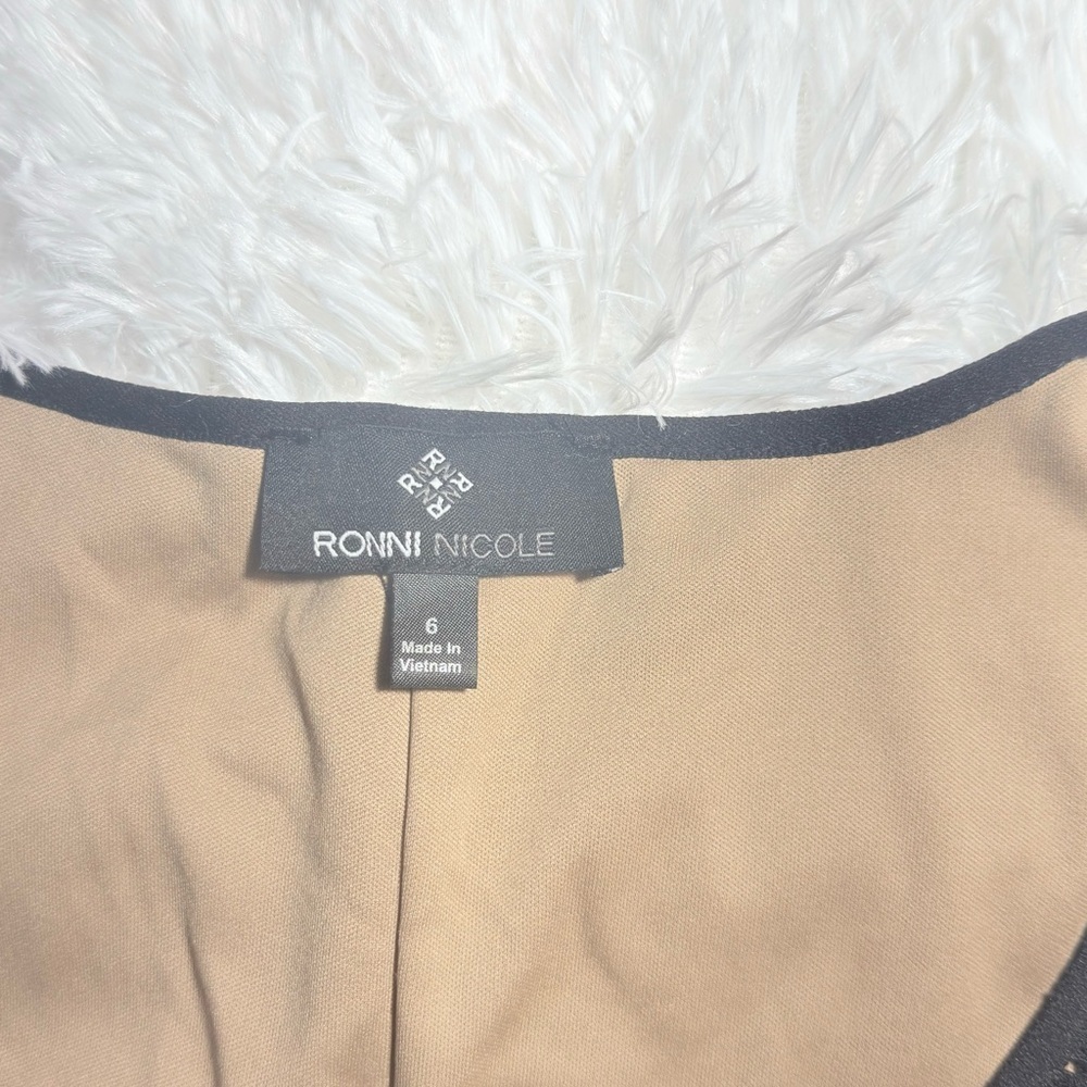 Ronni Nicole Black Lace Sheath Dress Size 6 Nude Lining Scalloped Hem - Picture 6 of 9